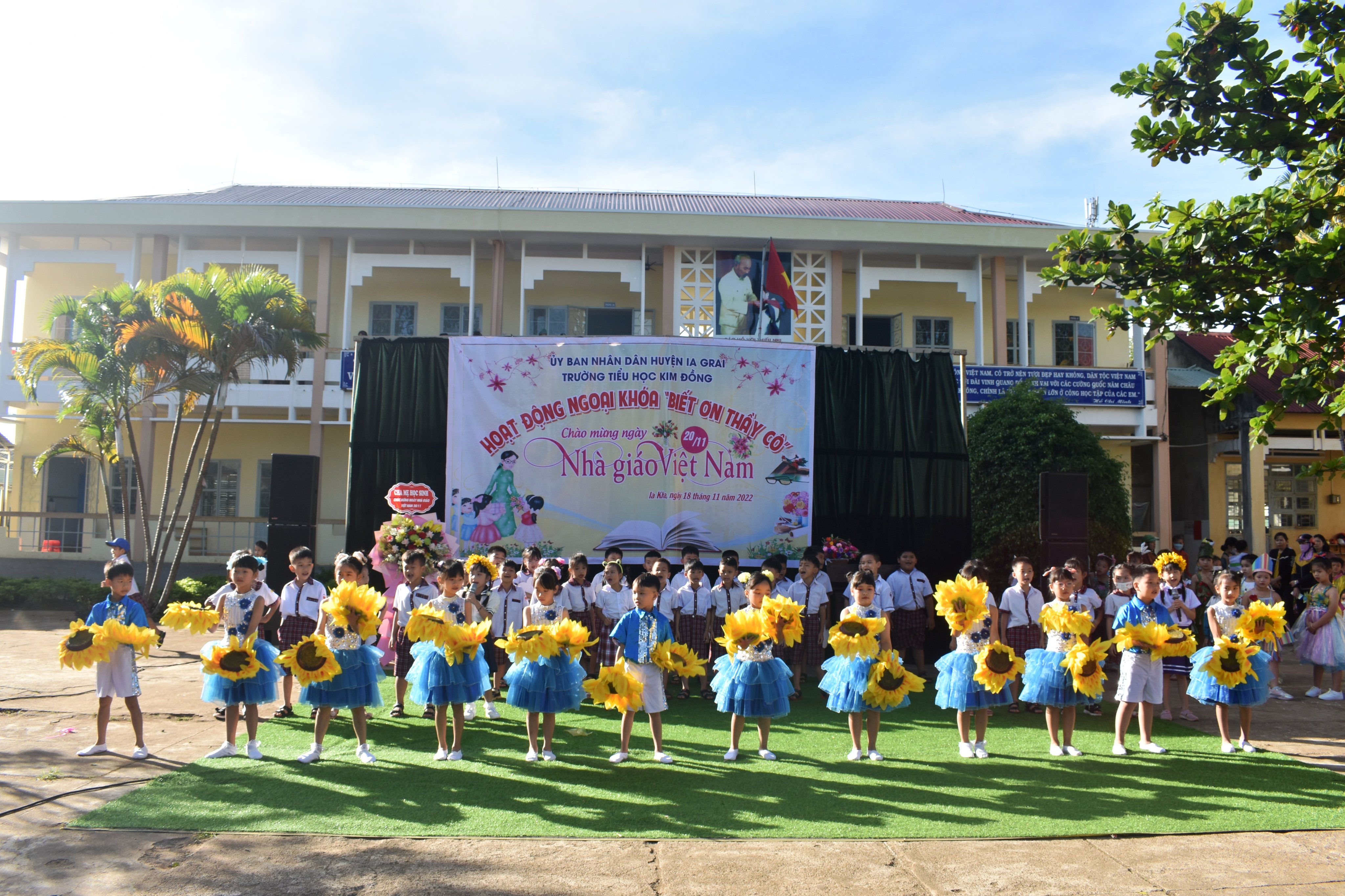 Article Trường Tiểu học Kim Đồng tổ chức hoạt động ngoại khoá “Biết ơn thầy cô”