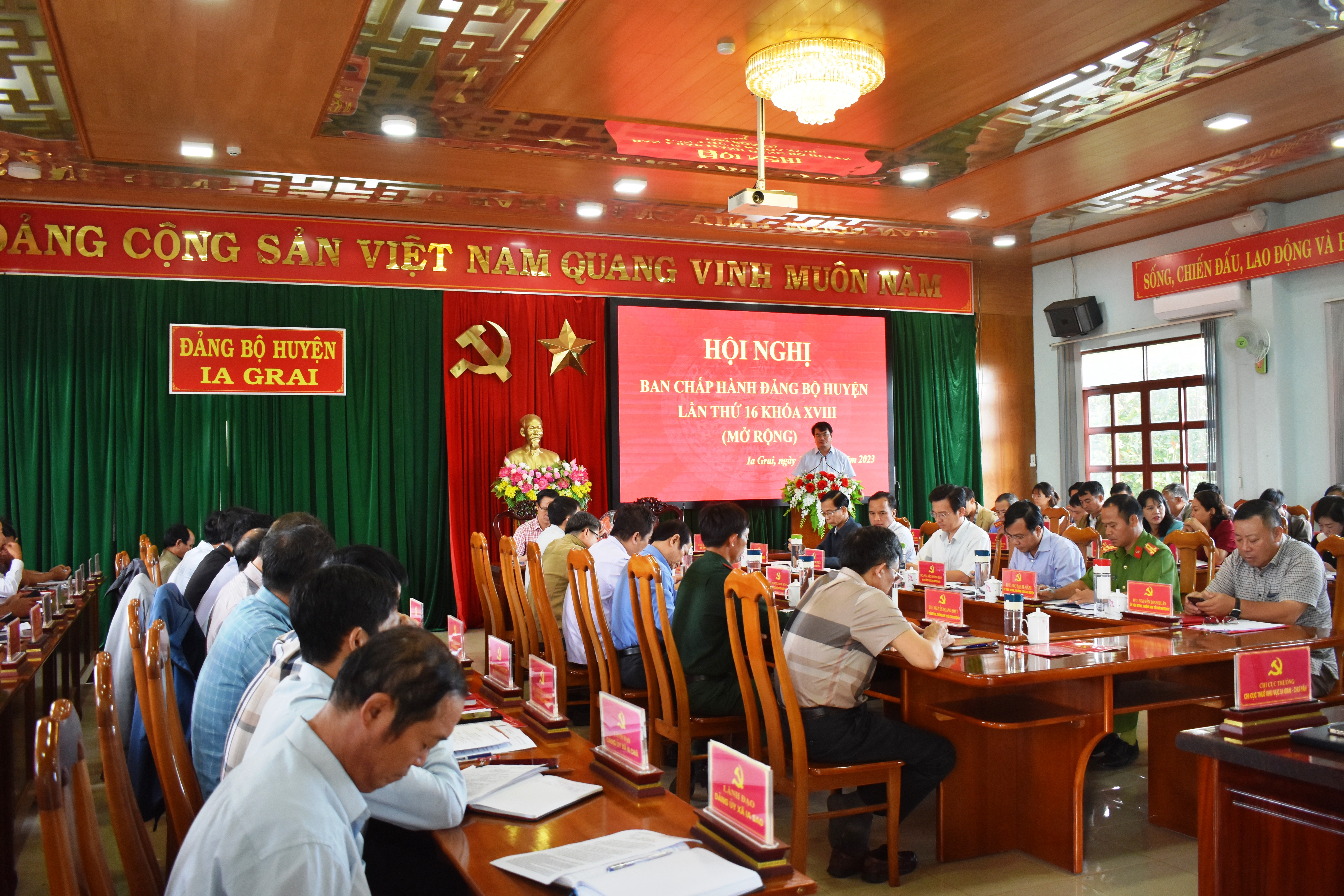 Article Ghi nhận Hội nghị Ban chấp hành Đảng bộ huyện  lần thứ 16 khóa XVIII (mở rộng)
