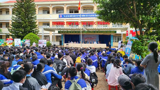huynh-thuc-khang.jpg huynh-thuc-khang.jpg