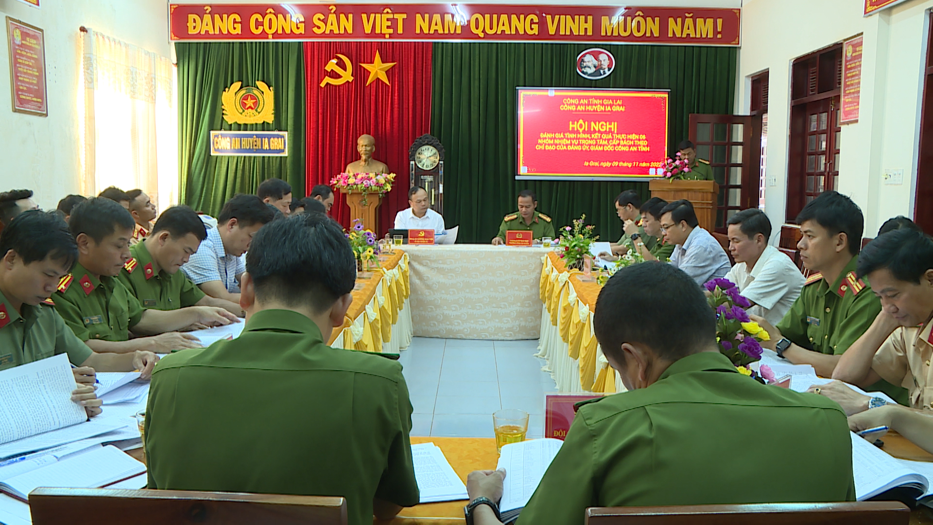 Article Công an huyện Ia Grai, đánh giá kết quả thực hiện 6 nhóm giải pháp trọng tâm của Đảng Uỷ, giám đốc Công An tỉnh Gia Lai.
