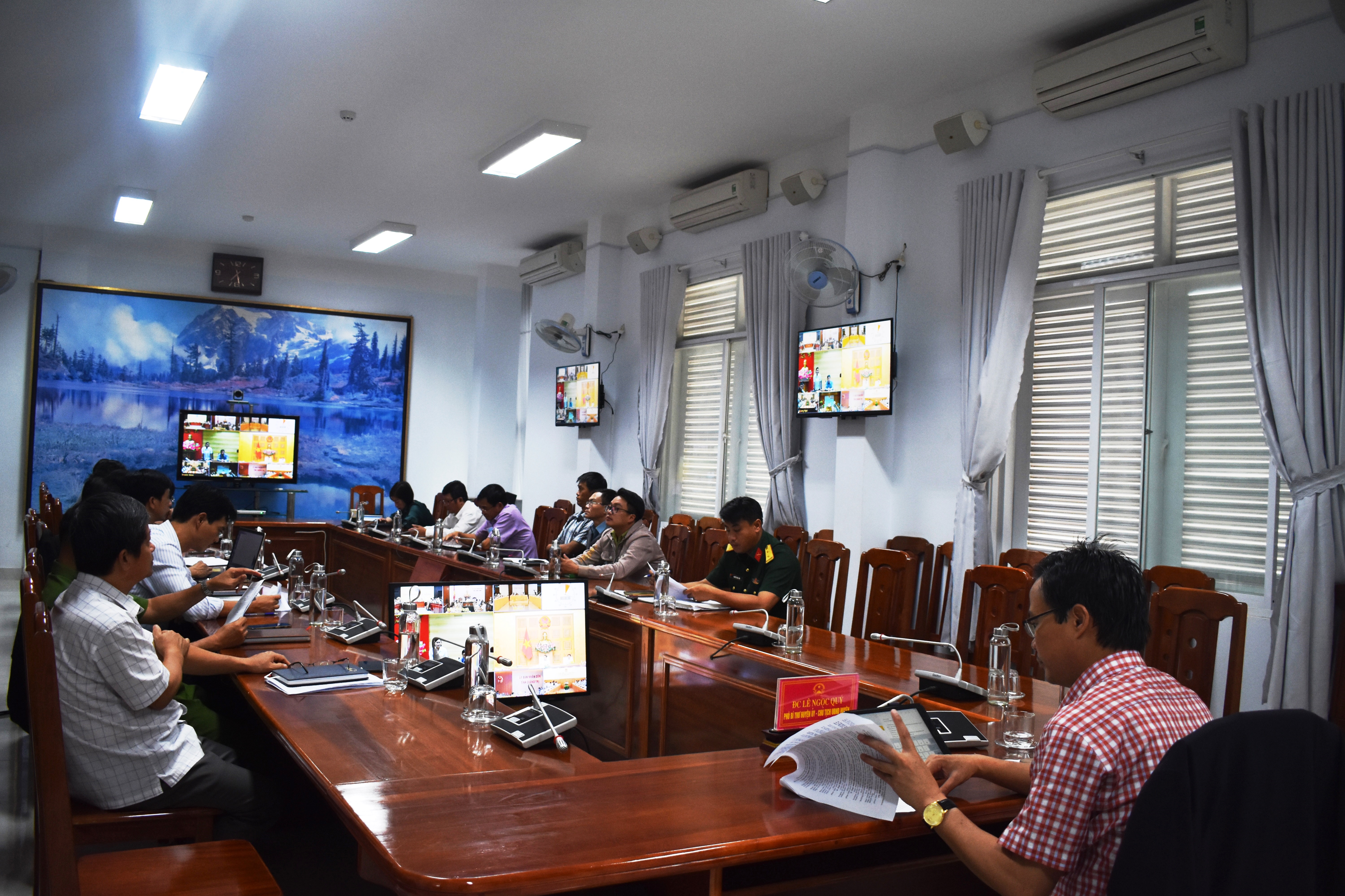 Article Lãnh đạo huyện tham gia cuộc họp trực tuyến về công tác ứng phó khẩn cáp với bão số 4