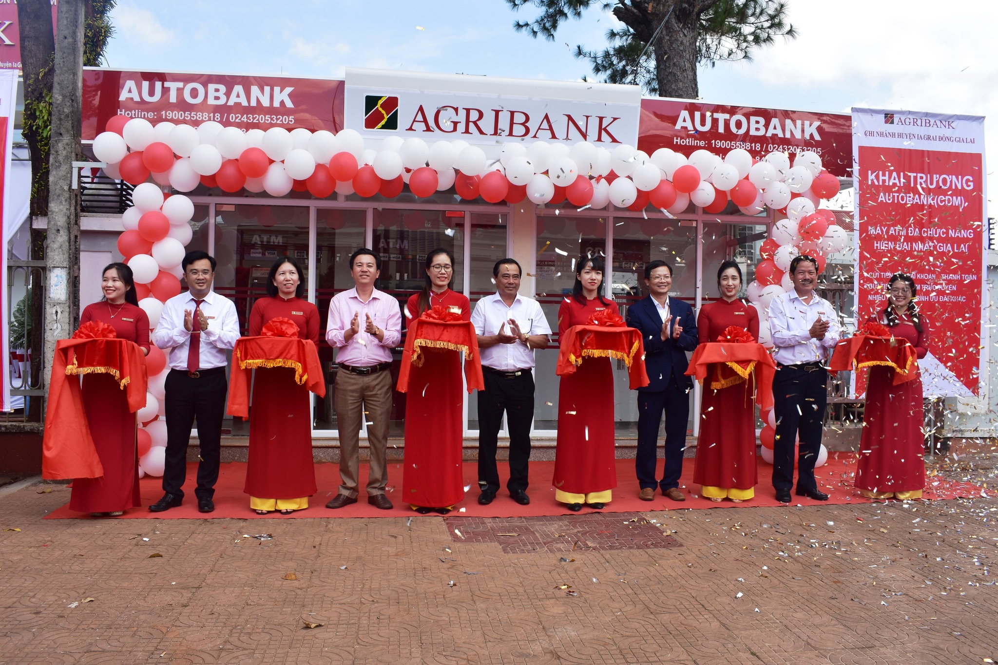 Article Ngân hàng NN&PT nông thôn Việt Nam chi nhánh Ia Grai Đông Gia Lai khai trương máy ATM đa chức năng hiện đại nhất