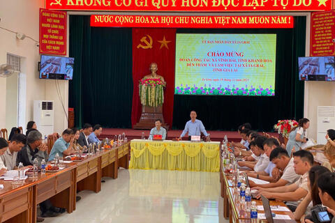 Đoàn cán bộ xã Vĩnh Hải (tỉnh Khánh Hòa) trao đổi kinh nghiệm với xã Ia Grai