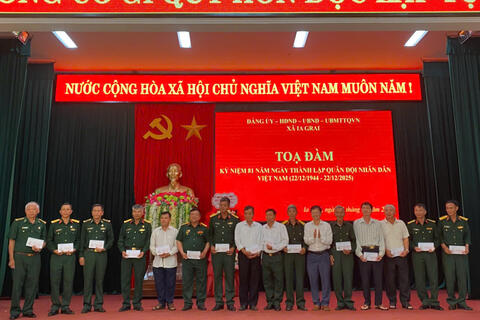 Ia Grai toạ đàm kỷ niệm Ngày thành lập Quân đội Nhân dân Việt Nam 22/12