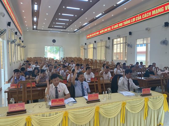 Dai-bieu-HDND-huyen-khoa-XIII-bieu-quyet-thong-qua-cac-du-thao-NQ-tai-ky-gop-thu-9.jpg Dai-bieu-HDND-huyen-khoa-XIII-bieu-quyet-thong-qua-cac-du-thao-NQ-tai-ky-gop-thu-9.jpg