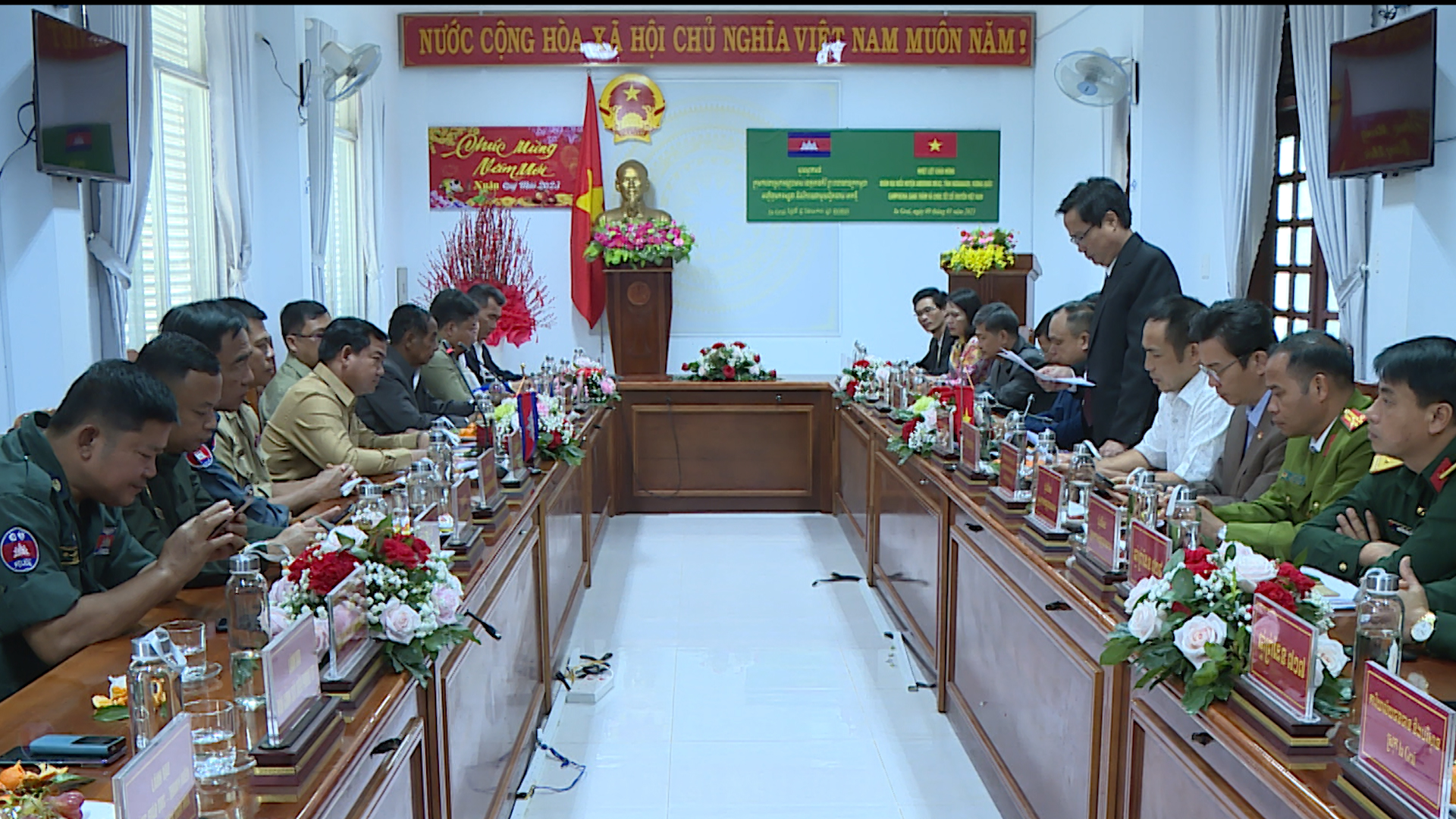 Article Lãnh đạo huyện Dum Mia (tỉnh RaTaNaKiRi Vương quốc CamPuChia) thăm chúc tết, lãnh đạo, LLVT và nhân dân huyện Ia Grai