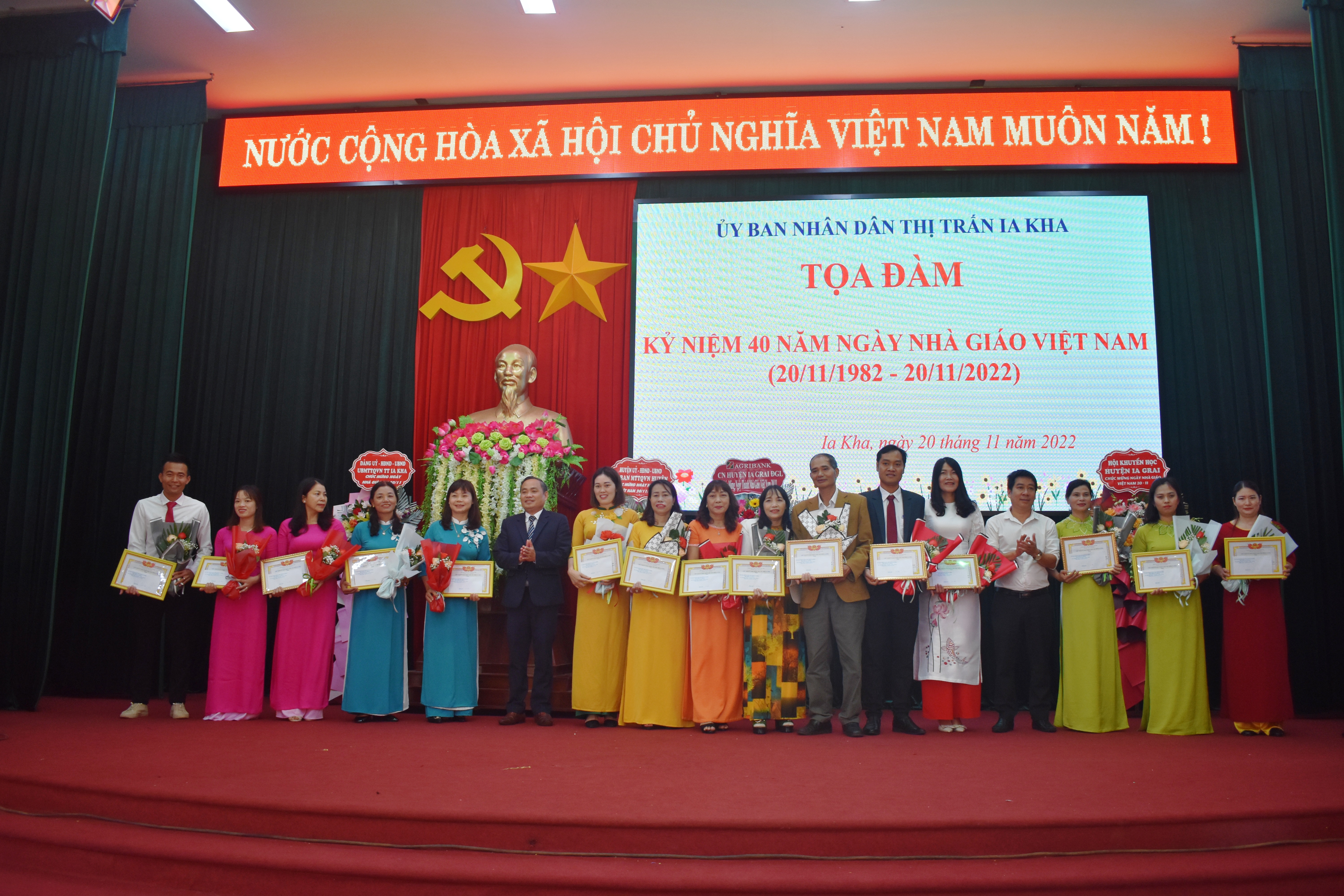 Article UBND thị trấn Ia Kha tổ chức Toạ đàm kỷ niệm 40 năm Ngày nhà giáo Việt Nam