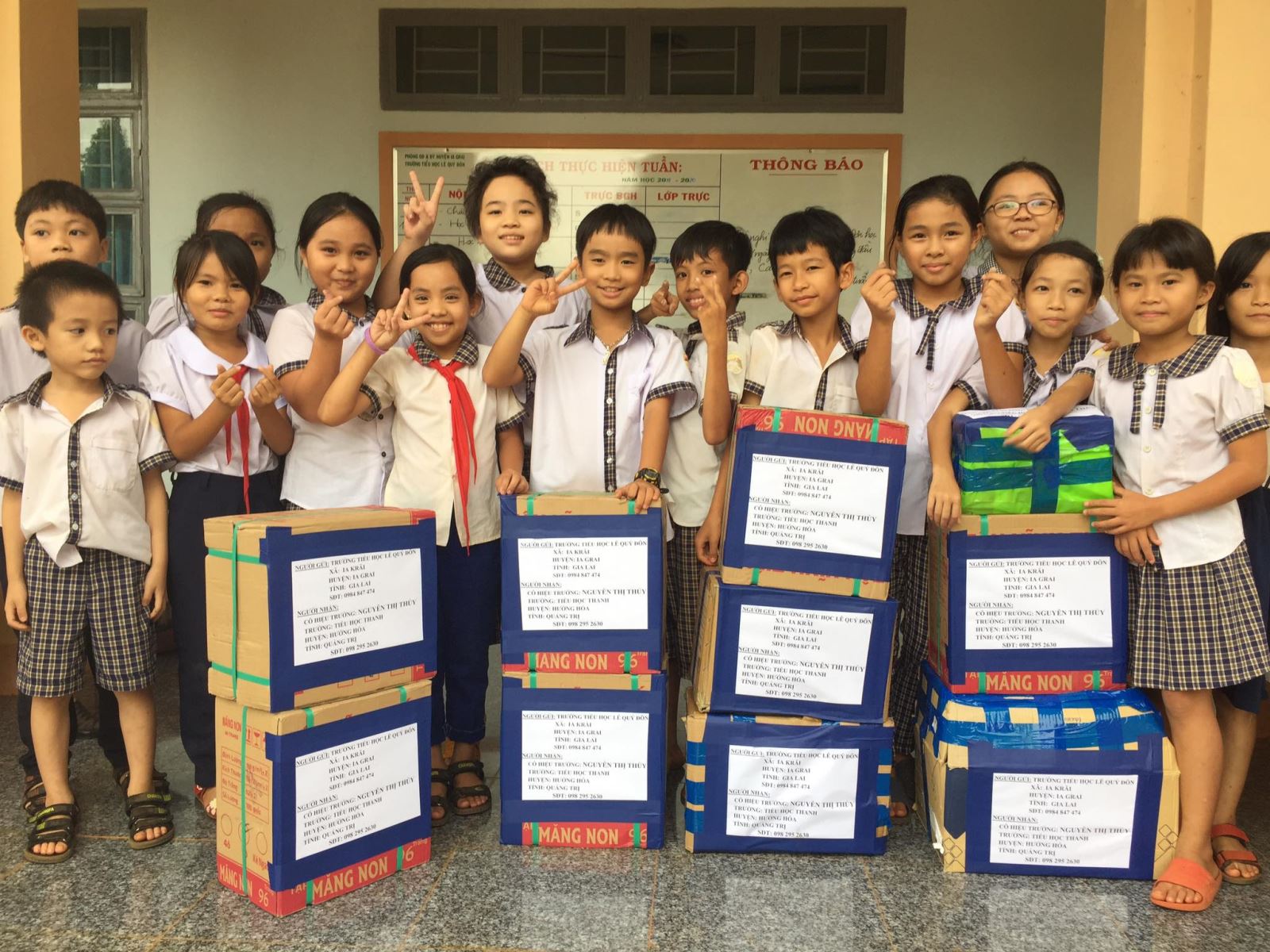 Article Trường tiểu học Lê Quý Đôn ủng hộ sách giáo khoa, dụng cụ học tập cho học sinh vùng lũ lụt