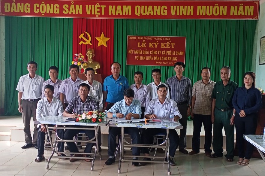 Article Lễ kết nghĩa giữa công ty cà phê Ia Châm với làng Krung