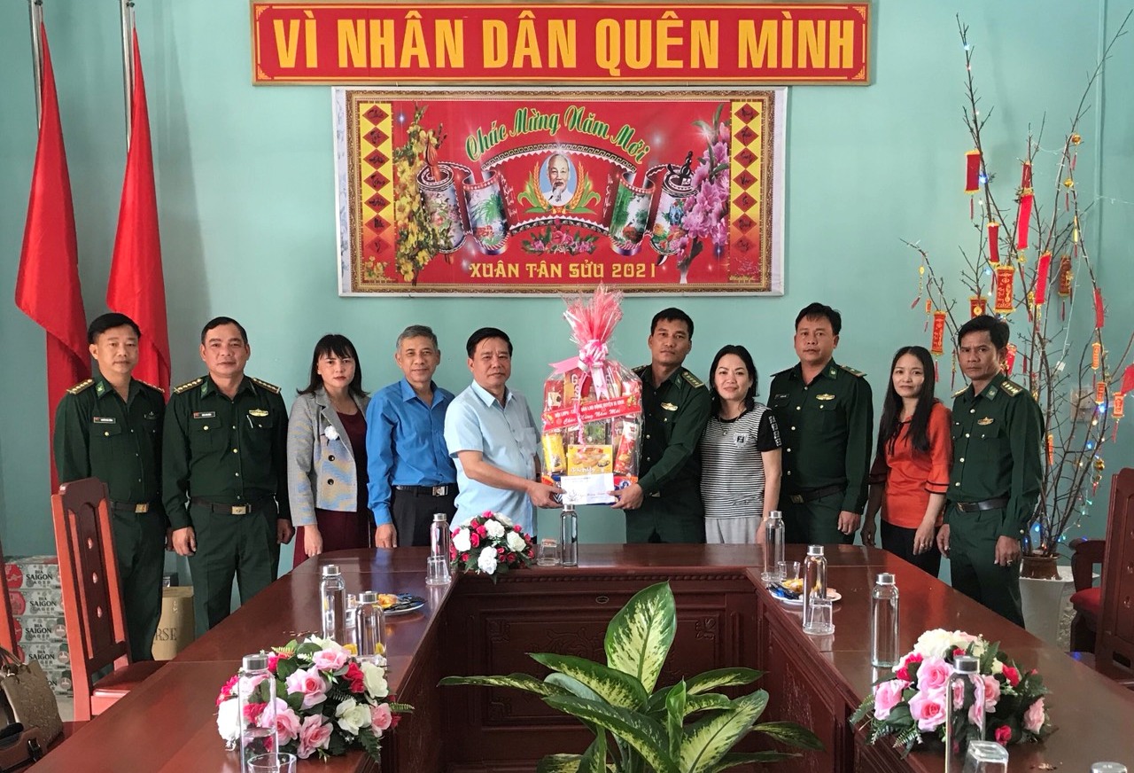 Article Thăm, tặng quà các đơn vị quân đội trên địa bàn huyện Ia Grai