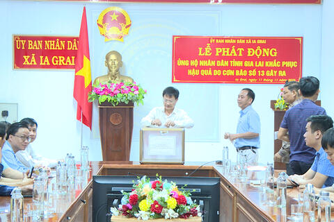 UBND xã Ia Grai tổ chức lễ phát động ủng hộ nhân dân tỉnh Gia Lai khắc phục hậu quả bão số 13